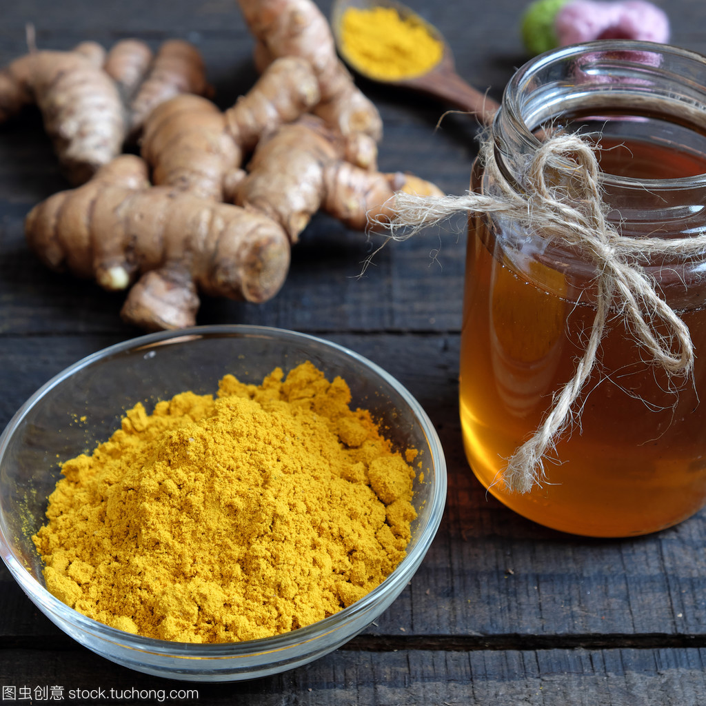 自然护肤的新星 黄姜粉与蜂蜜的奇妙组合